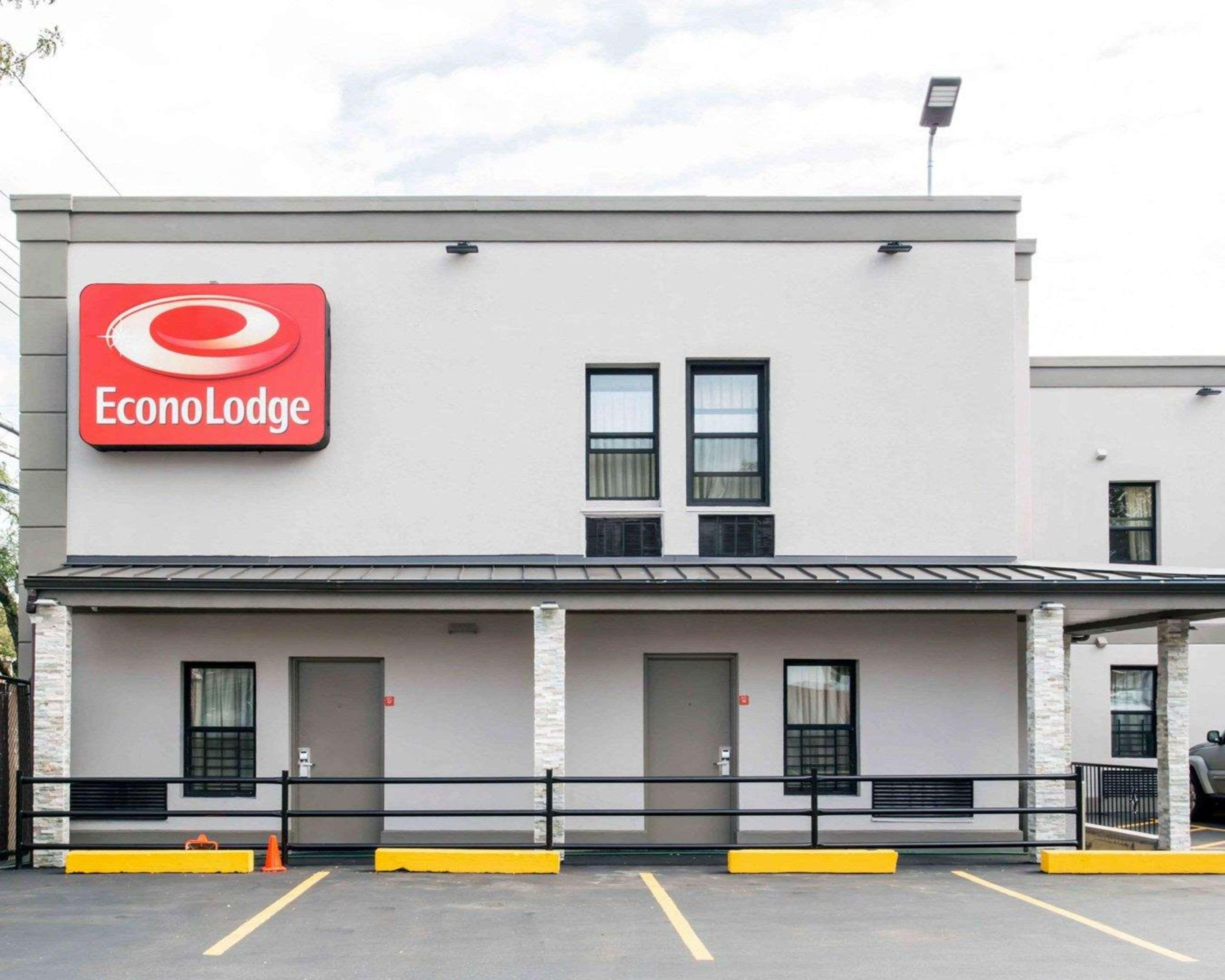 Econo Lodge South Ozone Park New York Exterior photo