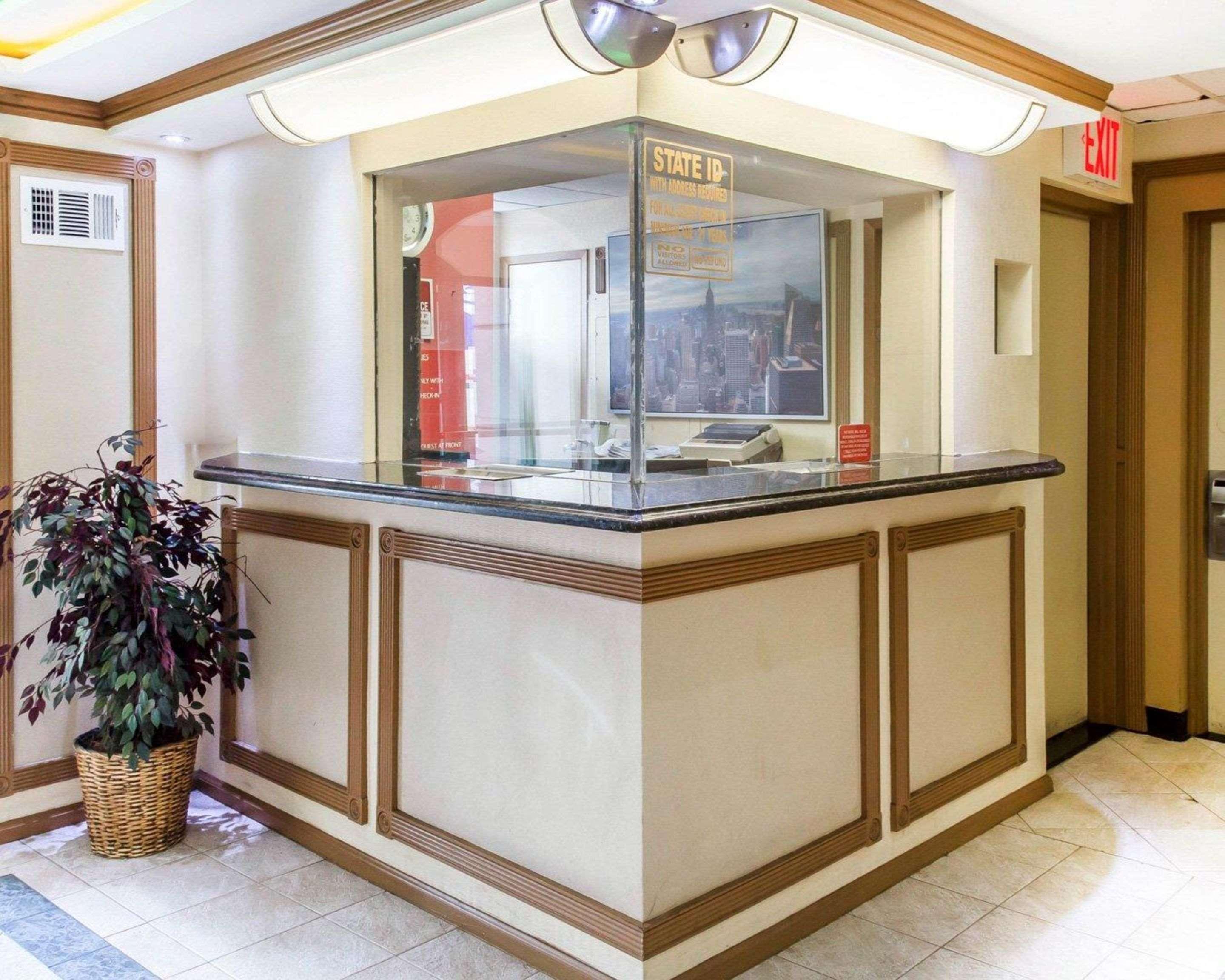 Econo Lodge South Ozone Park New York Exterior photo