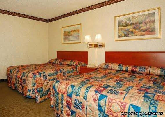 Econo Lodge South Ozone Park New York Exterior photo